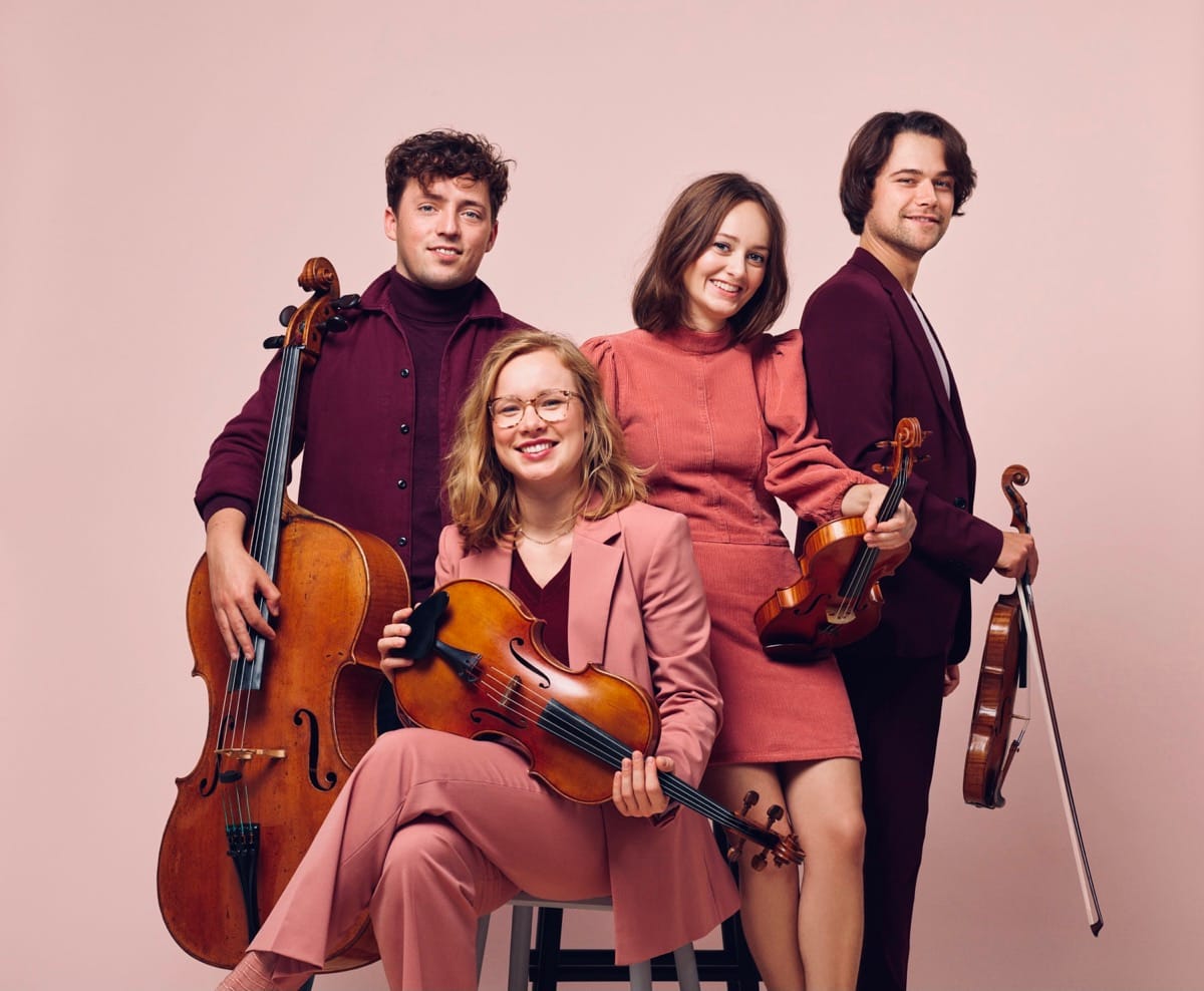 De vier leden van het Animato Kwartet met hun instrumenten